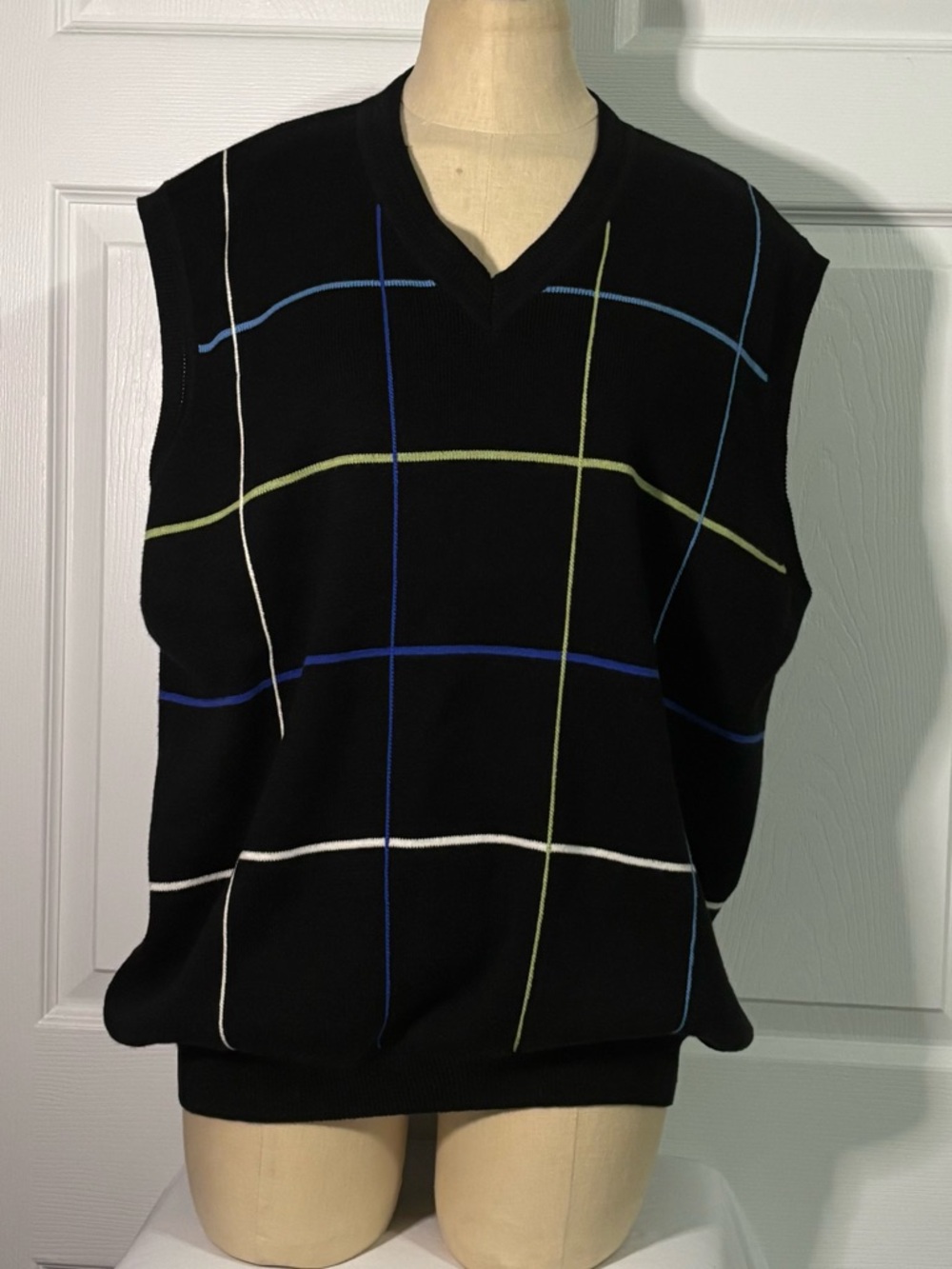 T Harris London Large Grid Sweater Vest Black V Neck Preppy Knit